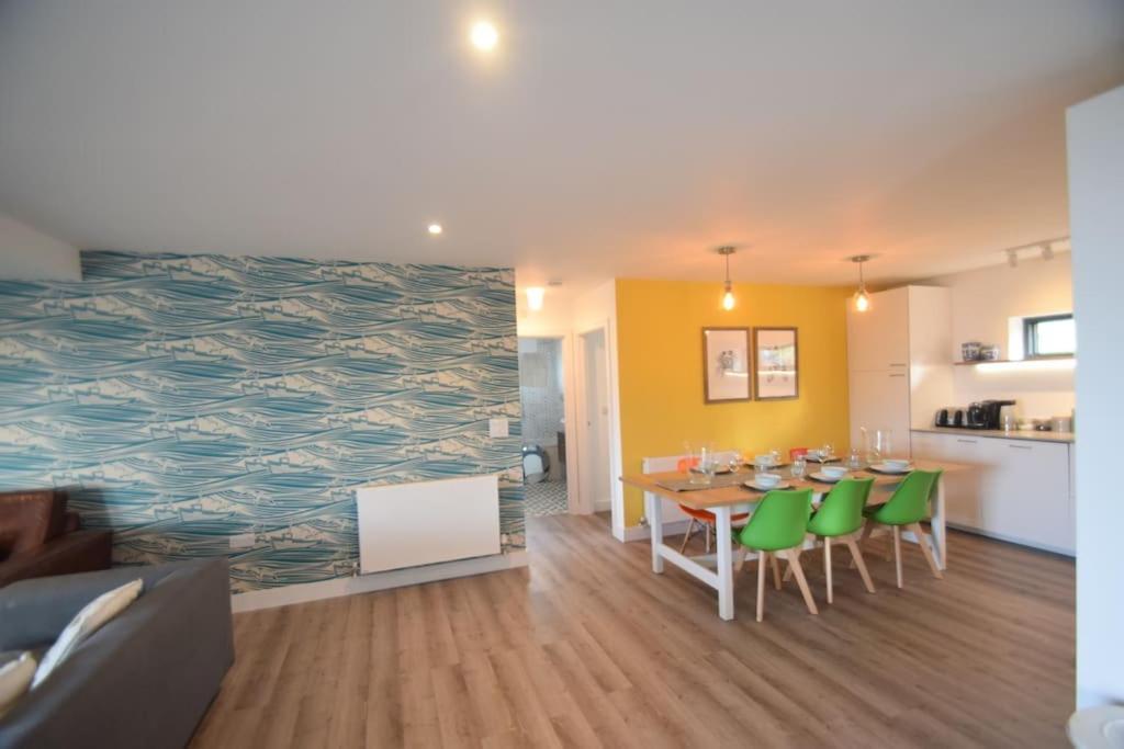 Flat 1 High Tide House, - Beautifully Designed Ground Floor Flat With Sea Views And Garden Apartment *