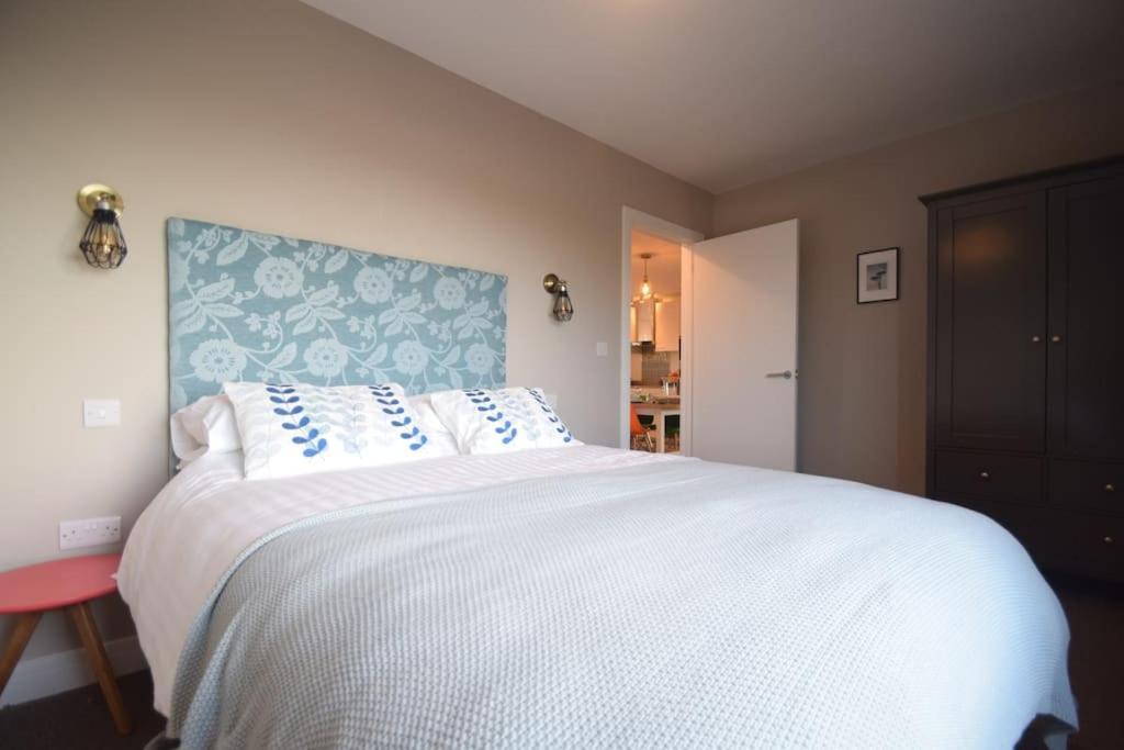 Flat 1 High Tide House, - Beautifully Designed Ground Floor Flat With Sea Views And Garden Apartment *